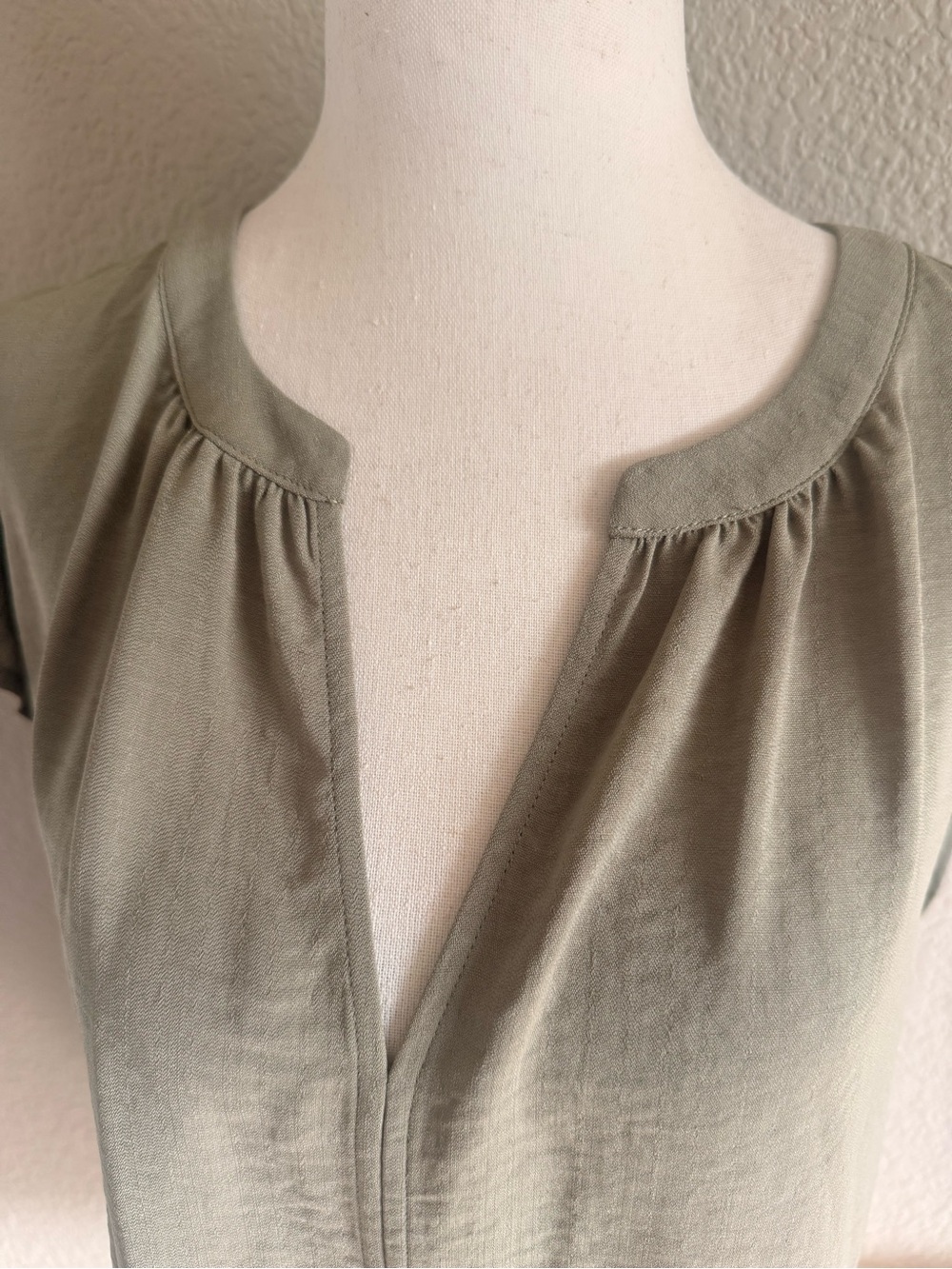 Pleione Olive Cap Sleeve Split-Neck Blouse - Picture 2 of 3
